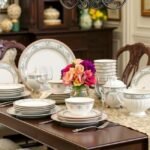 Exibição do aparelho de jantar Oxford em uma mesa sofisticada.